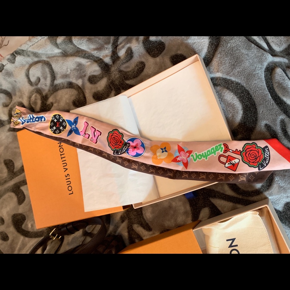 Authentic Louis Vuitton Silk LE 2018 Patches Scarf